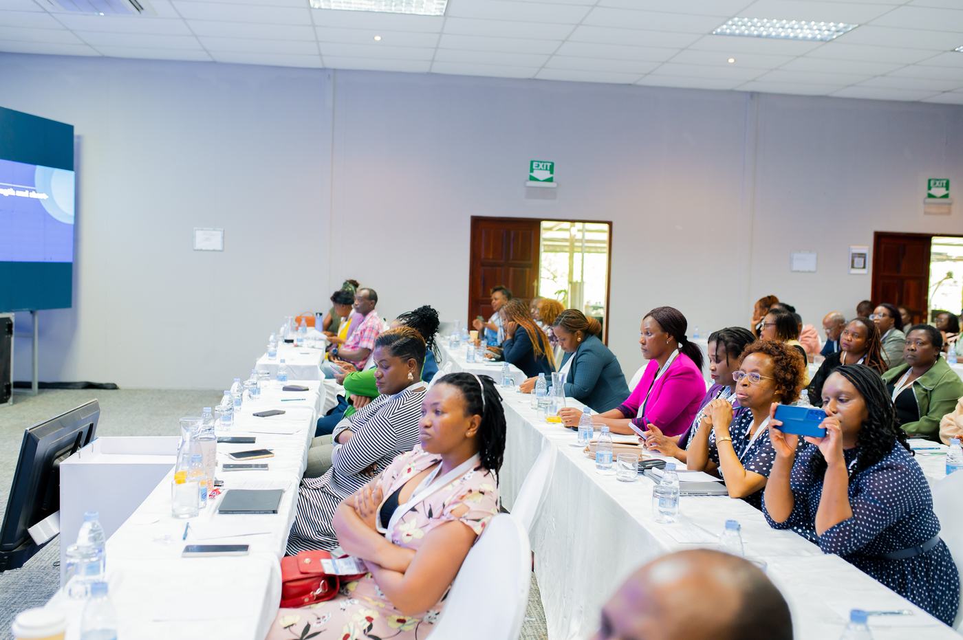 Delegates following a congress session