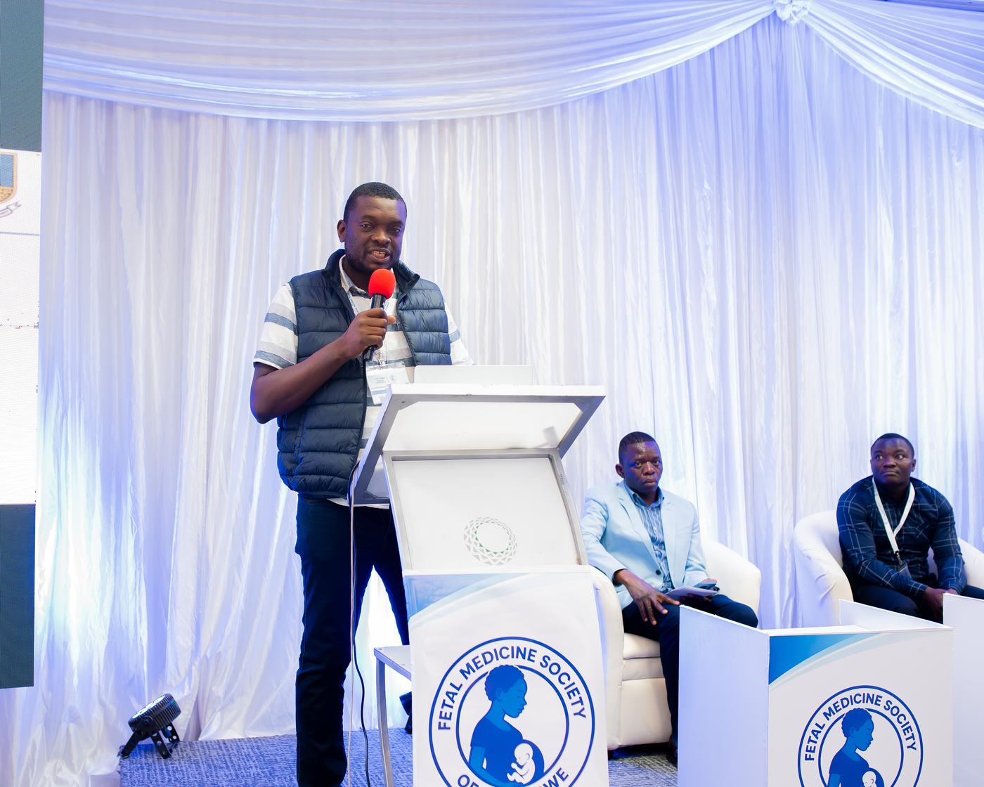 Speaker at the congress podium